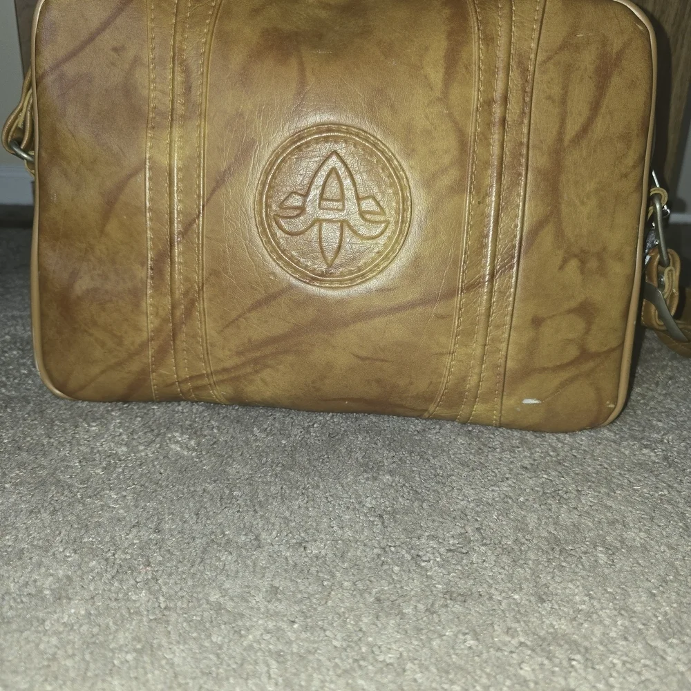 Vintage American Tourister 9011 shoulder tote color Palomino Purse Traveler